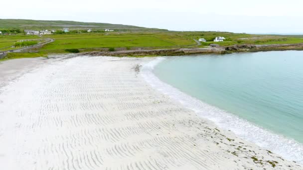 Aerial View Wide Sandy Kilmurvey Beach Inishmore Largest Aran Islands — Vídeo de Stock