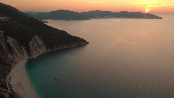 Widok Lotu Ptaka Plażę Myrtos Zachodzie Słońca Najsłynniejszą Najpiękniejszą Plażę — Wideo stockowe