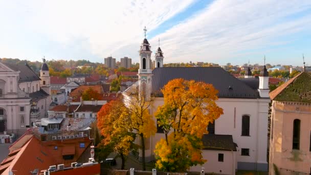 Hermosa Vista Aérea Ciudad Vilnius Casco Antiguo Una Brillante Mañana — Vídeo de stock