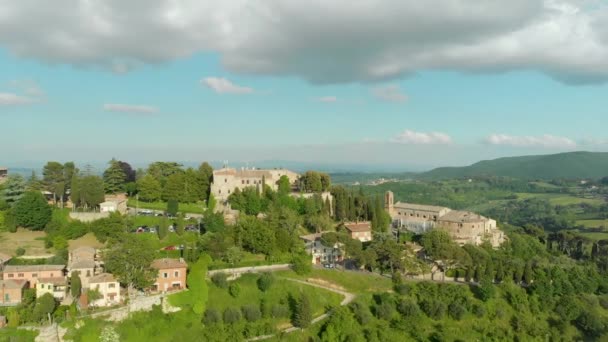 Letni Widok Lotu Ptaka Miasto Montepulciano Położone Szczycie Wapiennego Grzbietu — Wideo stockowe