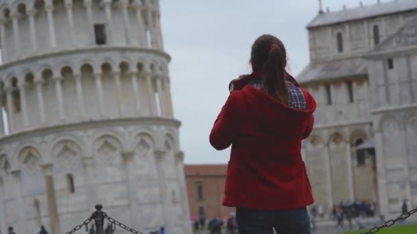 Young Female Tourist Taking Photos Famous Leaning Tower Pisa Vacation — Stock Video