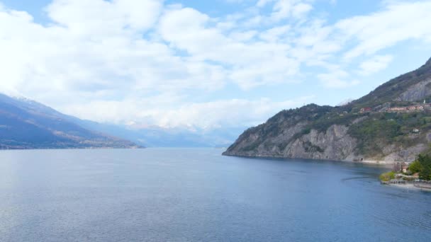 Lago Como Varenna Civarındaki Como Gölü Nün Havadan Panoramik Manzarası — Stok video