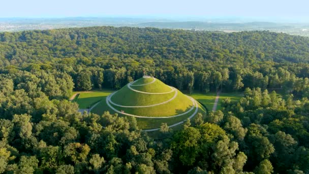 Flygfoto Över Den Berömda Pilsudskis Mound Solig Sommardag Konstgjord Kulle — Stockvideo