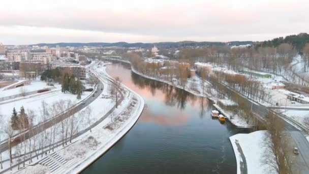Krásné Panorama Města Vilnius Zimě Zasněženými Domy Kostely Ulicemi Letecký — Stock video