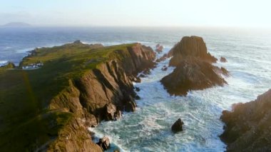Scheildren, Malin Head 'deki en ikonik ve fotoğraflı manzara, Ireland' lar en kuzeyde, Vahşi Atlantik Yolu, muhteşem kıyı yolu. Doğanın harikaları. Sayısız Keşif Noktaları. Ortak Donegal