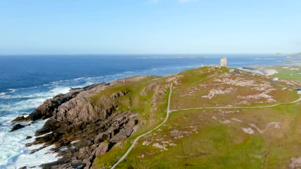 Pemandangan Udara Banbas Crown Permata Ikonik Dari Malin Head Irelands — Stok Video