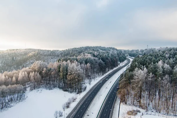 Frumoasă Vedere Aeriană Câmpurilor Acoperite Zăpadă Drum Două Benzi Printre — Fotografie, imagine de stoc