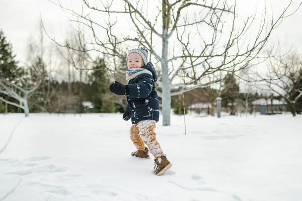 Adorable Toddler Boy Having Fun Backyard Snowy Winter Day Cute — Stock Photo, Image