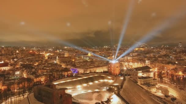 Живописный Вид Башню Гедиминаса Старом Городе Вильнюса Красиво Освещенный Празднованию — стоковое видео