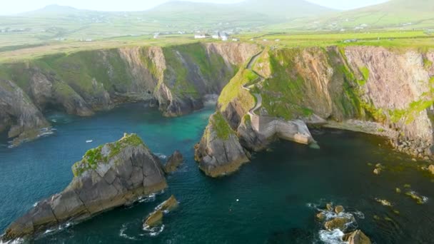 Dunquin Veya Dun Chaoin Skelesi Irelands Koyun Yolu Skeleye Okyanus — Stok video