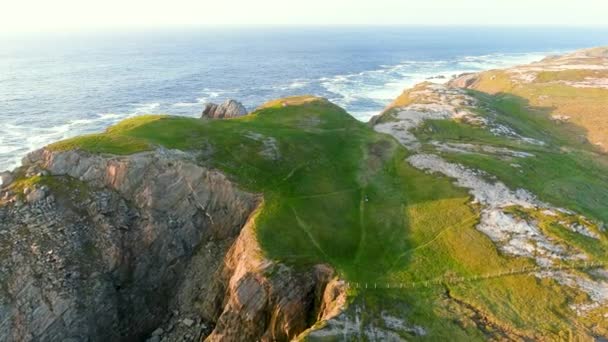 Camping Tent Cliff Scheildren Most Iconic Photographed Landscape Malin Head — Stock Video