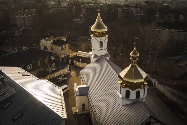 Litvanya 'nın Vilnius kentinin Naujininkai ilçesindeki Doğu Ortodoks kilisesi Vilnius' taki Eski İnananlar Kilisesi 'nin havadan görüşü.