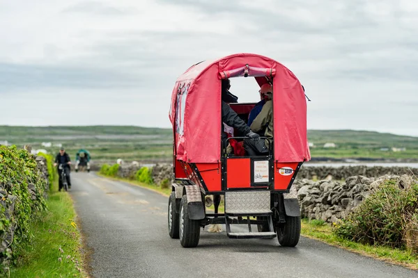 Inishmore Ireland May 2023 Tourists Taking Horse Carriage Tour Famous — Stock Photo, Image