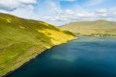 Killary Harbour ya da Killary Fiyort, İrlanda 'nın batısında çarpıcı bir fiyort. Kuzey Connemara 'nın muhteşem manzarası. Galway ve co-Mayo arasındaki dramatik doğal sınır. Vahşi Atlantik Yolu.
