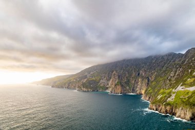Slieve Ligi, İrlanda'nın en yüksek deniz kayalıkları, bu muhteşem costal sürüş güzergahı boyunca güney batı Donegal bulunan. Wild Atlantic Way güzergahı, Co Donegal, İrlanda'nın en popüler duraklarından biri