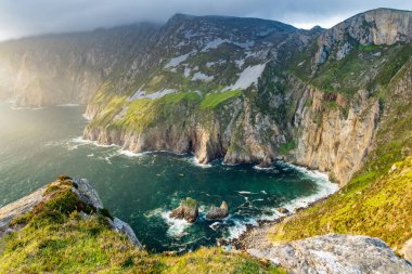 Slieve Ligi, İrlanda'nın en yüksek deniz kayalıkları, bu muhteşem costal sürüş güzergahı boyunca güney batı Donegal bulunan. Wild Atlantic Way güzergahı, Co Donegal, İrlanda'nın en popüler duraklarından biri