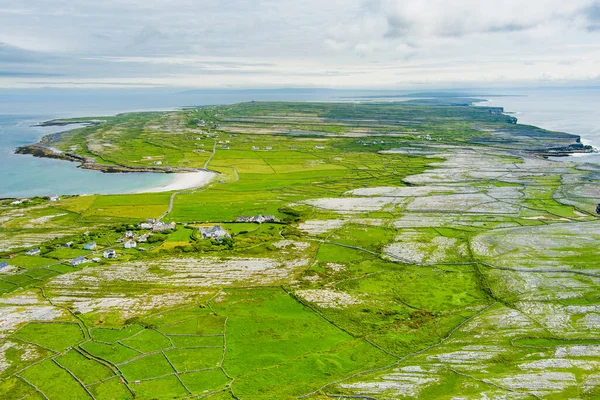 Légifelvételek Inishmore Vagy Inis Mor Legnagyobb Aran Szigetek Galway Bay — Stock Fotó