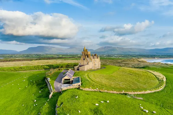Classiebawn Castle Vor Der Malerischen Kulisse Von Mullaghmore Head Spektakulärer — Stockfoto