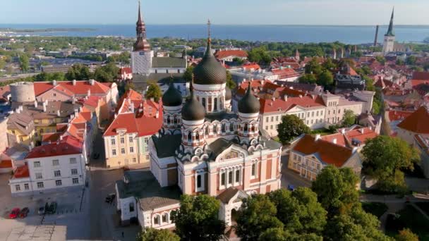 Güneşli Bir Yaz Sabahında Tallinn Eski Kasabası Ndaki Alexander Nevsky — Stok video