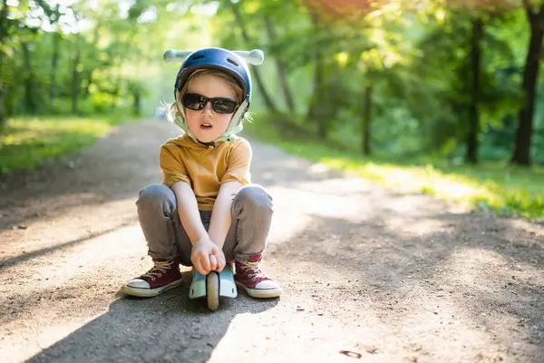 Adorable Little Boy Riding His Scooter City Park Sunny Summer — Stock Photo, Image