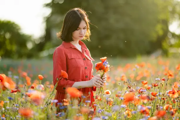 Beautiful Teenage Girl Admiring Poppy Knapweed Flowers Blossoming Poppy Field — Stock Photo, Image