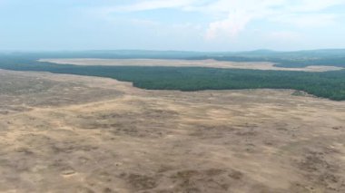 Bledowska Çölü namı diğer Polonya Sahrası namı diğer Pustynia Bledowska. Polonya 'daki tek çöl ve Avrupa' daki en büyük gevşek kum bölgesi. Polonya Voyvoda Silezya Dağları.