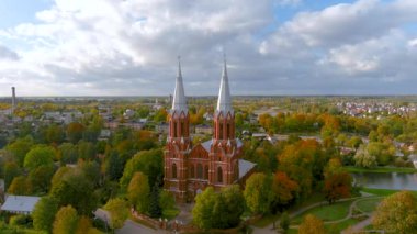 Havari Evangelist St. Matthew Kilisesi Litvanya 'nın en uzun kilisesi olan Sventoji Nehri' nin sağ kıyısında yer almaktadır..