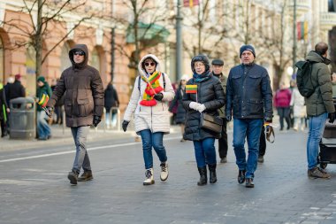 VILNIUS, LITHUANIA - 11 Mart 2024: Litvanya 'nın bağımsızlığını geri kazanmasının 34. yıldönümü münasebetiyle binlerce insan bayram etkinliklerine katıldı. Vilnius 'ta şenlik aktiviteleri.