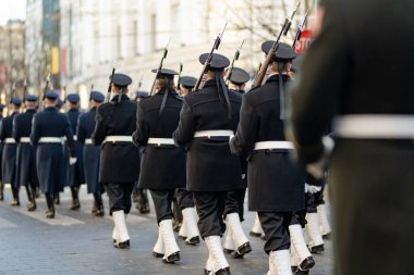 VILNIUS, LITHUANIA - 11 Mart 2024: Litvanya 'nın bağımsızlığını geri kazanmasının 34. yıldönümü kutlamaları. Ulusal bayrak taşıyan katılımcılar. Kovo 11.