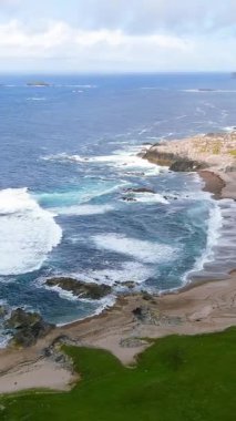 Portmor ya da Kitters Sahili 'nin havadan görünüşü, Malin Head, Ireland' ların en kuzey noktası, ünlü Vahşi Atlantik Yolu, muhteşem kıyı yolu. Doğanın harikaları. Sayısız Keşif Noktaları. Ortak Donegal
