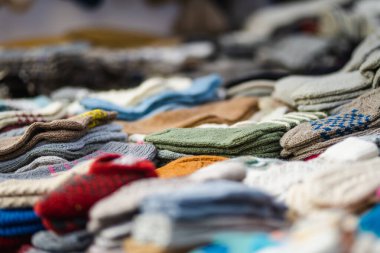 Vilnius 'taki Paskalya pazarında satılan renkli sıcak örgü çoraplar. Mart ayında Litvanya 'nın başkentinin sokaklarında yıllık bahar festivali düzenlendi.