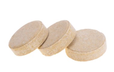 Beyaz arka plan üzerinde izole bitkisel hap