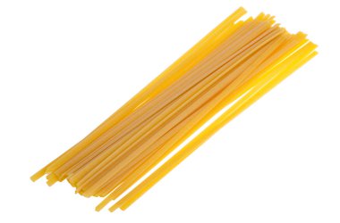 Beyaz arka planda izole edilmiş makarna.