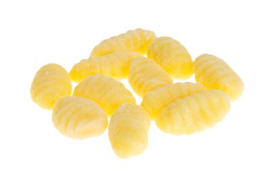 Patates gnocchi beyaz arka planda izole