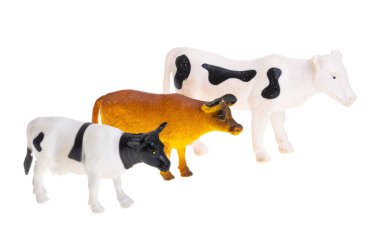 Beyaz arkaplanda izole edilmiş inek figürü