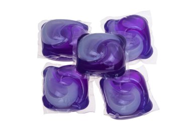 çamaşır kapsülü beyaz arkaplanda izole