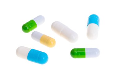 tıbbi kapsüller beyaz arkaplanda izole