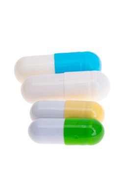 tıbbi kapsüller beyaz arkaplanda izole