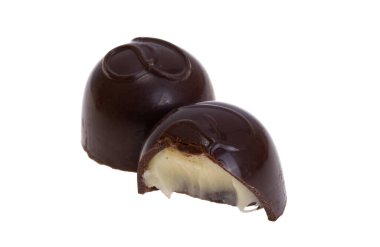 Beyaz arka planda izole çikolatalar