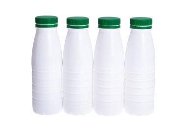 Beyaz arkaplanda izole edilmiş plastik şişeler