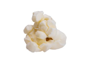 Beyaz arkaplanda patlamış mısır izole edildi