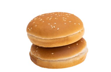Hamburger için susamlı çörek. Beyaz arka planda izole edilmiş.