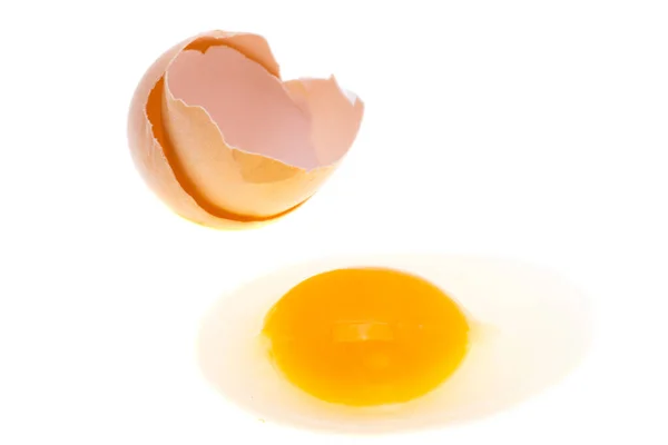 Çiğ Yumurta Beyaz Zemin Üzerine Izole — Stok fotoğraf