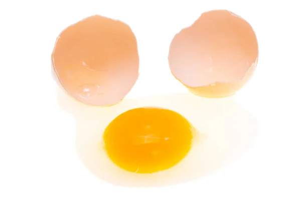 Çiğ Yumurta Beyaz Zemin Üzerine Izole — Stok fotoğraf