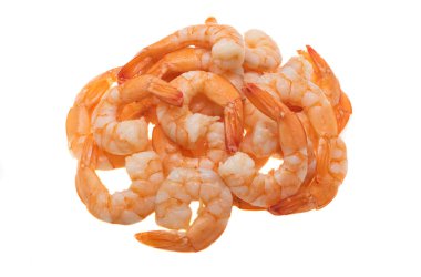 kaynamış karides kuyrukları beyaz arkaplanda izole