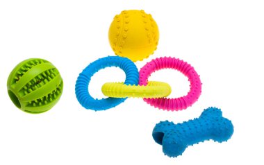 köpek oyuncakları beyaz arkaplanda izole