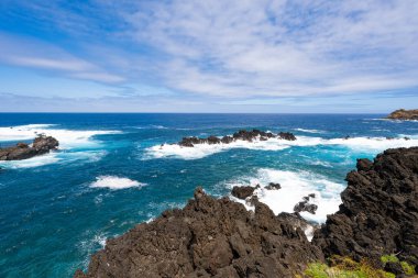 Madeira Adası manzarası Porto Moniz 'i gösteriyor