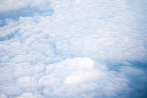 Blick Auf Die Wolken Aus Dem Flugzeugfenster — Stockfoto