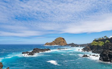 Madeira 'daki deniz manzaralı Moniz Limanı