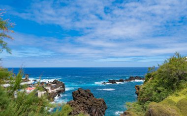 Madeira 'daki deniz manzaralı Moniz Limanı